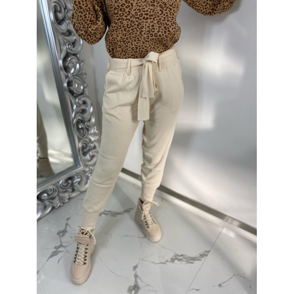 Dokonalé svetříkové kalhoty s vázaním - capucino