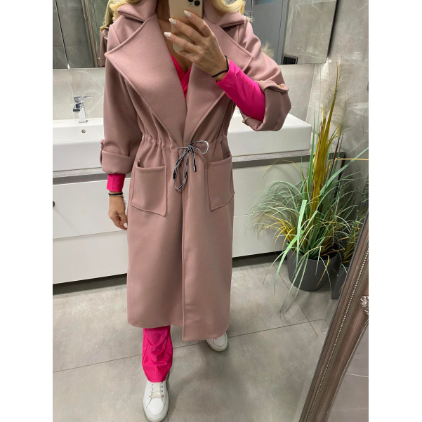 Jemně růžový jarní kabát